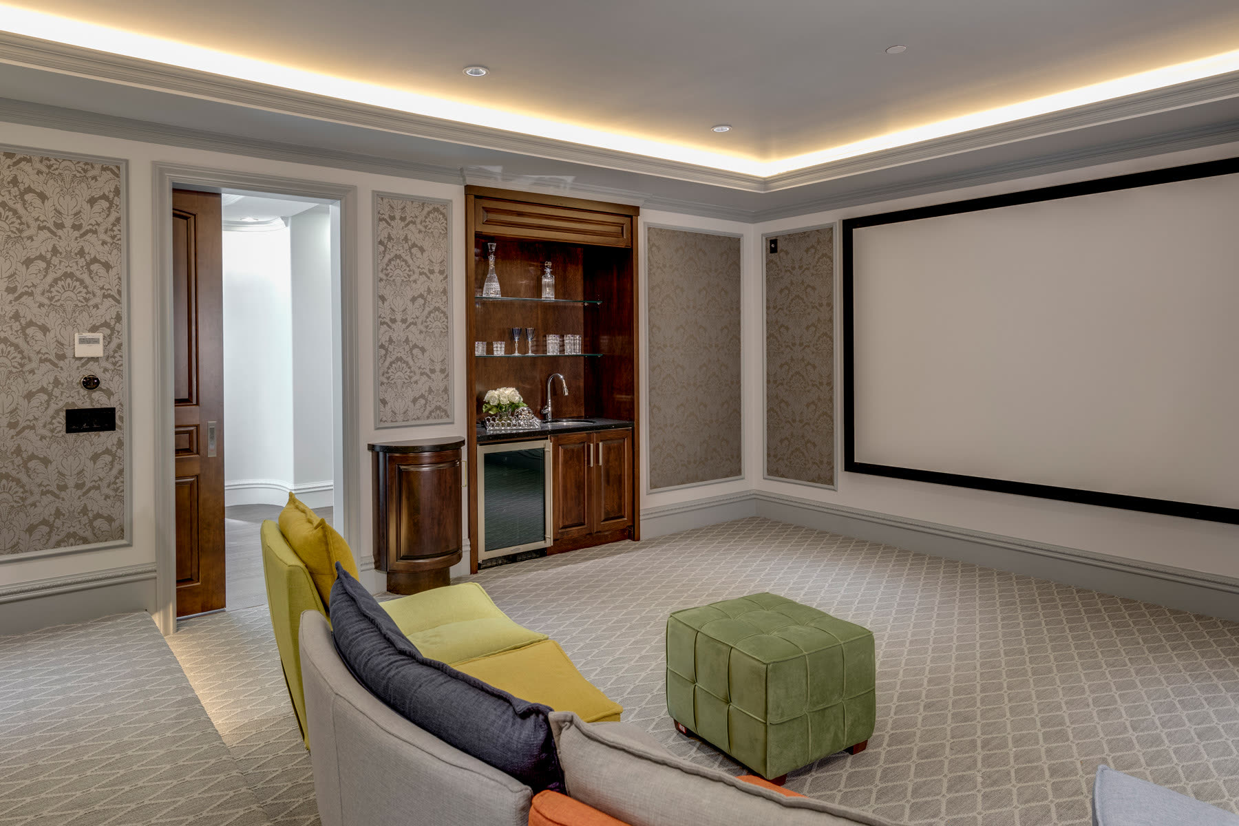 Adera Renewal, interior