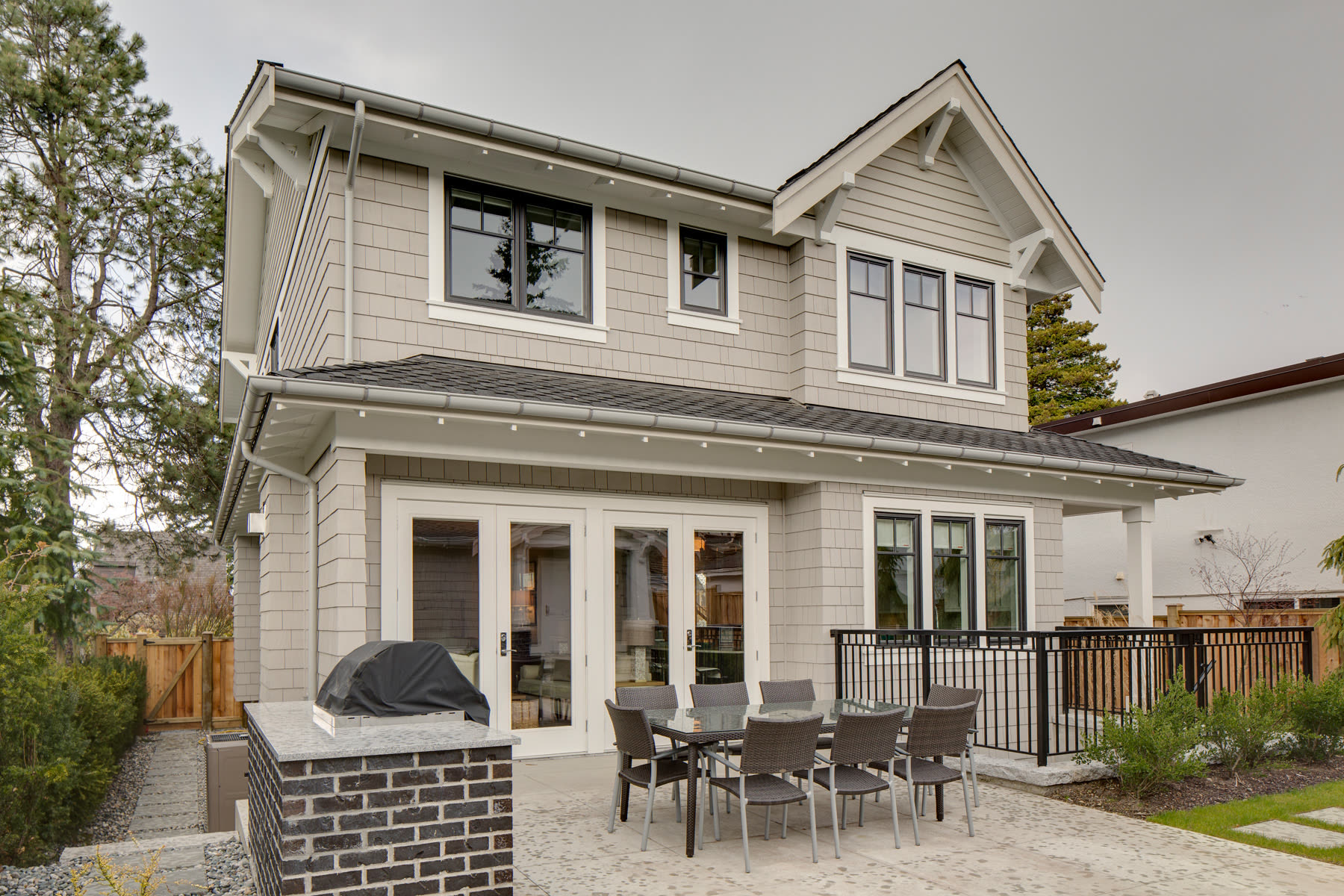 Quilchena Classic, exterior