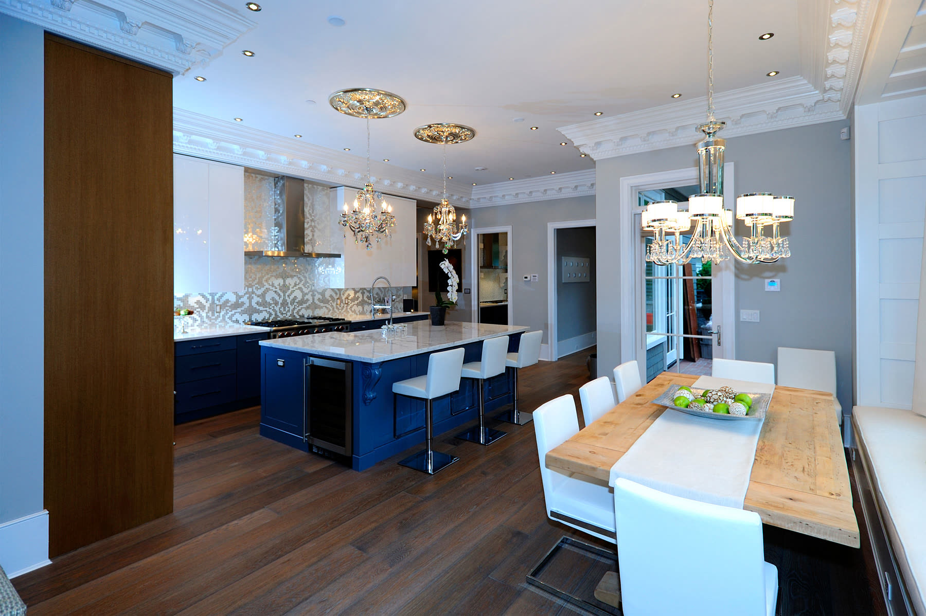 Shaughnessy Jewel, interior
