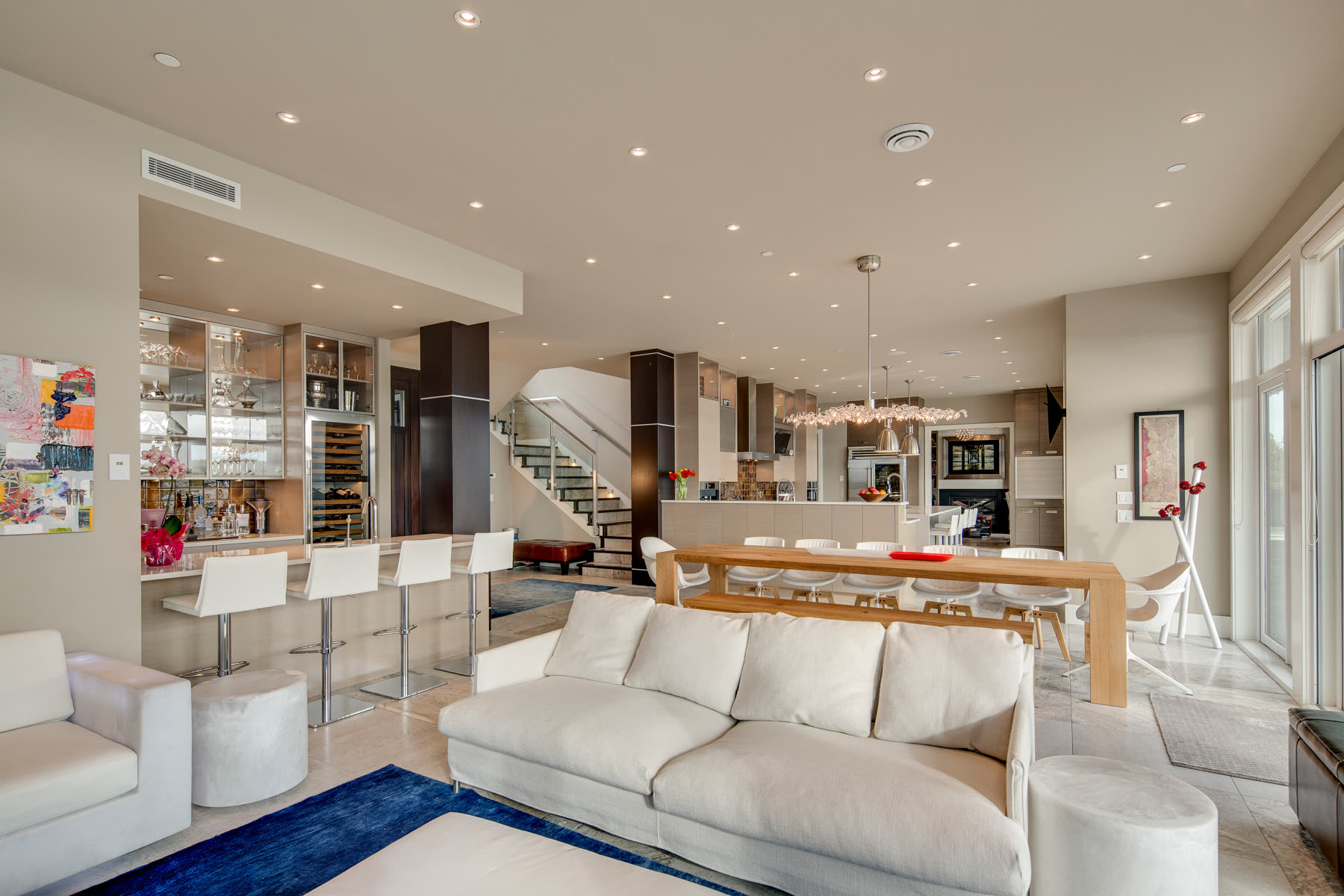 Southland Gem, interior
