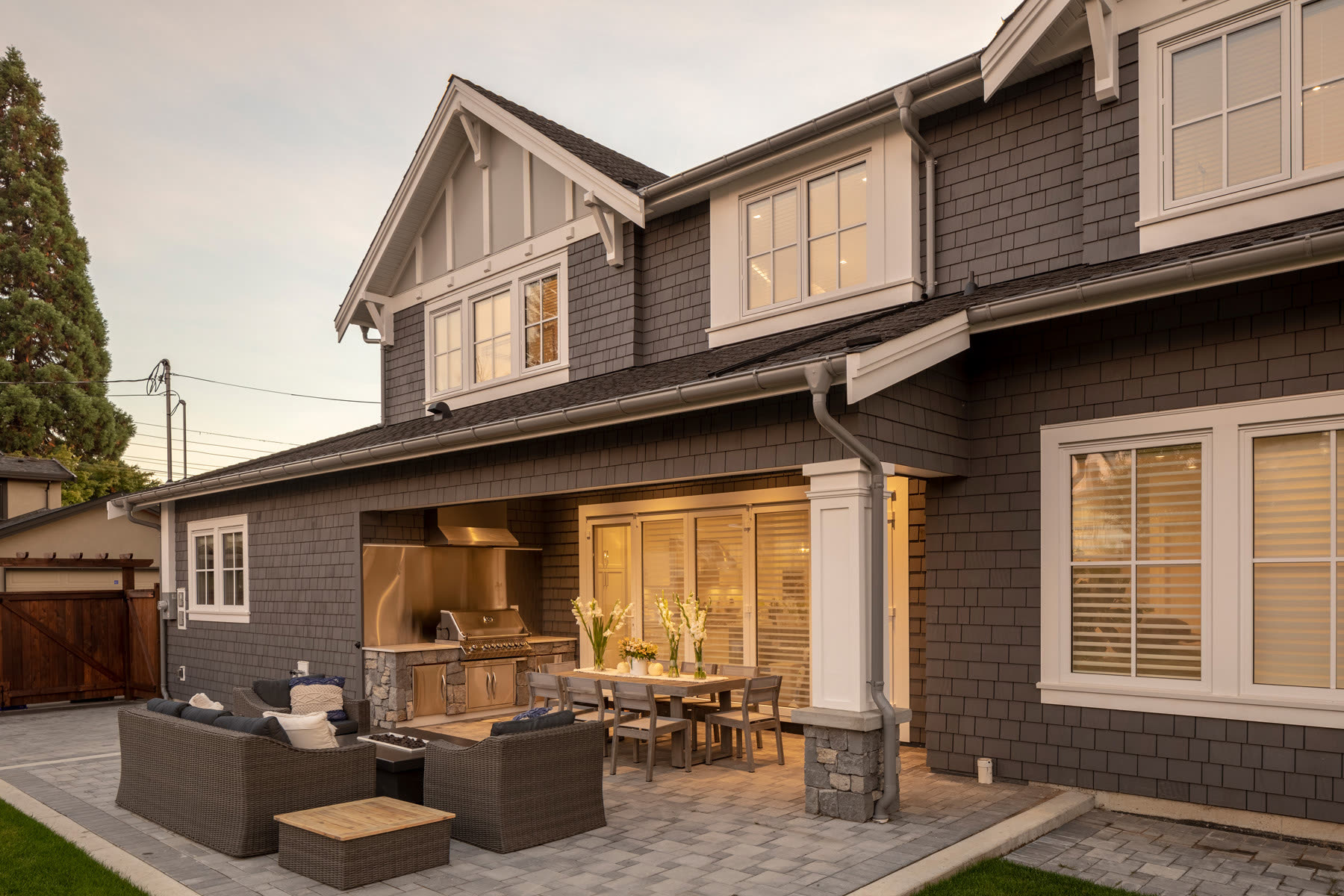 Traditional Comfort, exterior
